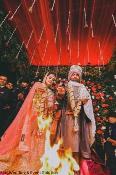 romantic wedding couple poses