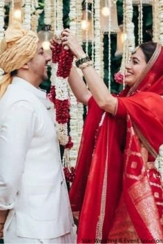 romantic wedding couple poses